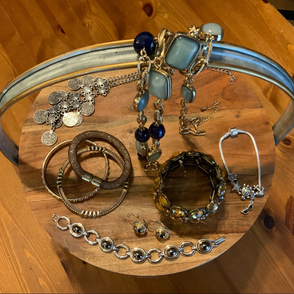 Lot of Silver and Gold Tone Costume Jewelry 9 pieces!